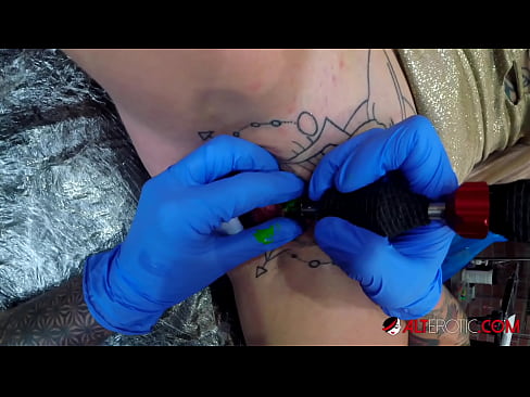 ❤️ Extrem tattooed Hottie Sully Savage krut en Tattoo op hirem Klitoris ❤ Sluts op lb.kassavrn.ru ☑